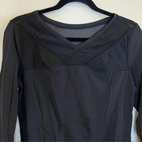 Lululemon women’s and long sleeve top I believe a size 6 - Picture 6 of 10